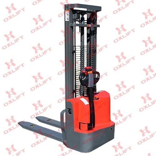 Фото 85 - Самоходный Штабелер AX-3612 OXLIFT 3,6 м 1200 кг.