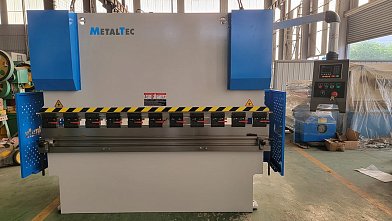 Фото 49 - MetalTec HBM 125/2500 (Е22, инвертор заднего упора) гидравлический листогибочный пресс.
