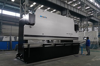 Фото 73 - MetalTec HBC 800/6000 листогибочные гидравлические прессы с ЧПУ большого тоннажа.