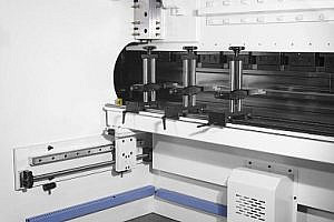 Фото 32 - MetalTec HBM 125/3200C Листогибочные гидравлические прессы с ЧПУ контроллером TP10S.