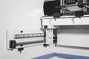 Фото 30 - MetalTec HBM 125/3200C Листогибочные гидравлические прессы с ЧПУ контроллером TP10S.